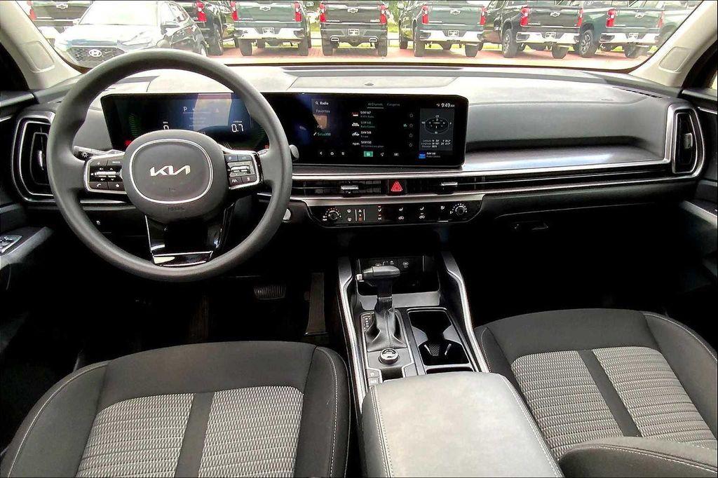 used 2025 Kia Sorento car, priced at $28,900