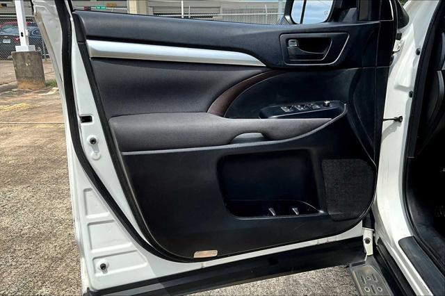 used 2017 Toyota Highlander car, priced at $17,912