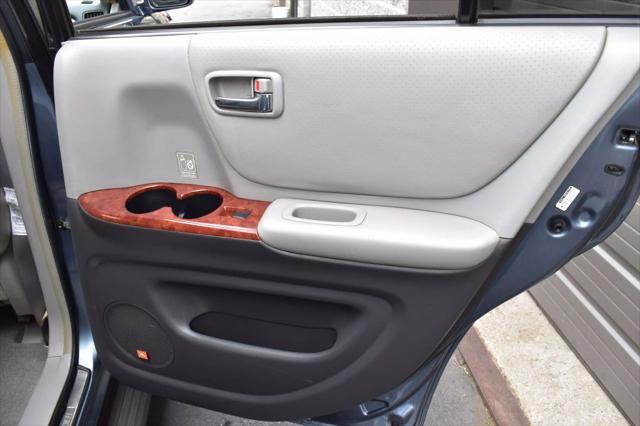 used 2005 Toyota Highlander car, priced at $12,990