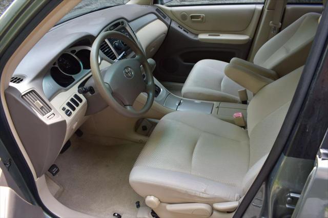 used 2006 Toyota Highlander car, priced at $11,990