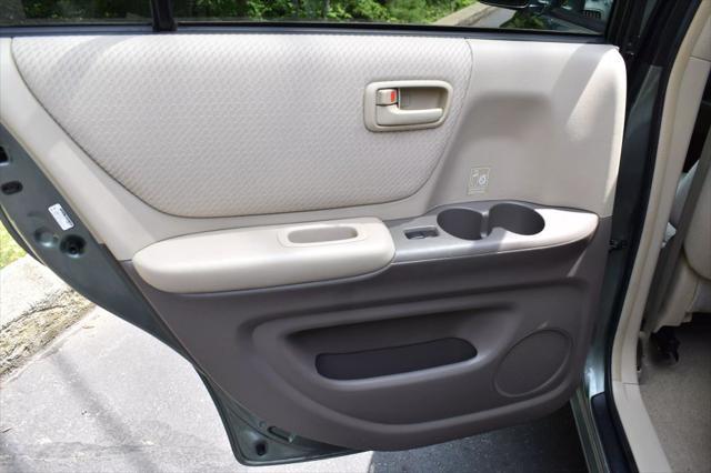 used 2006 Toyota Highlander car, priced at $11,990