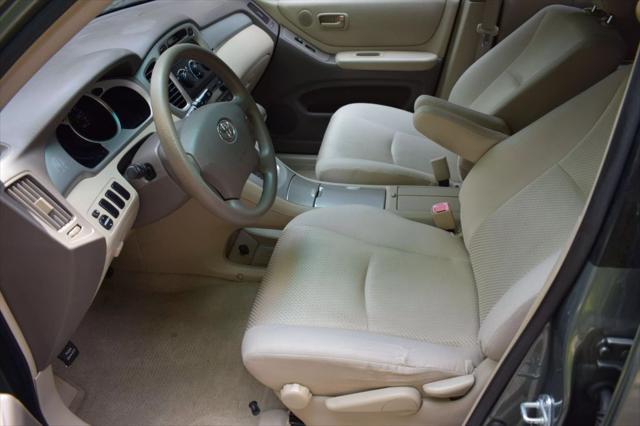 used 2006 Toyota Highlander car, priced at $11,990