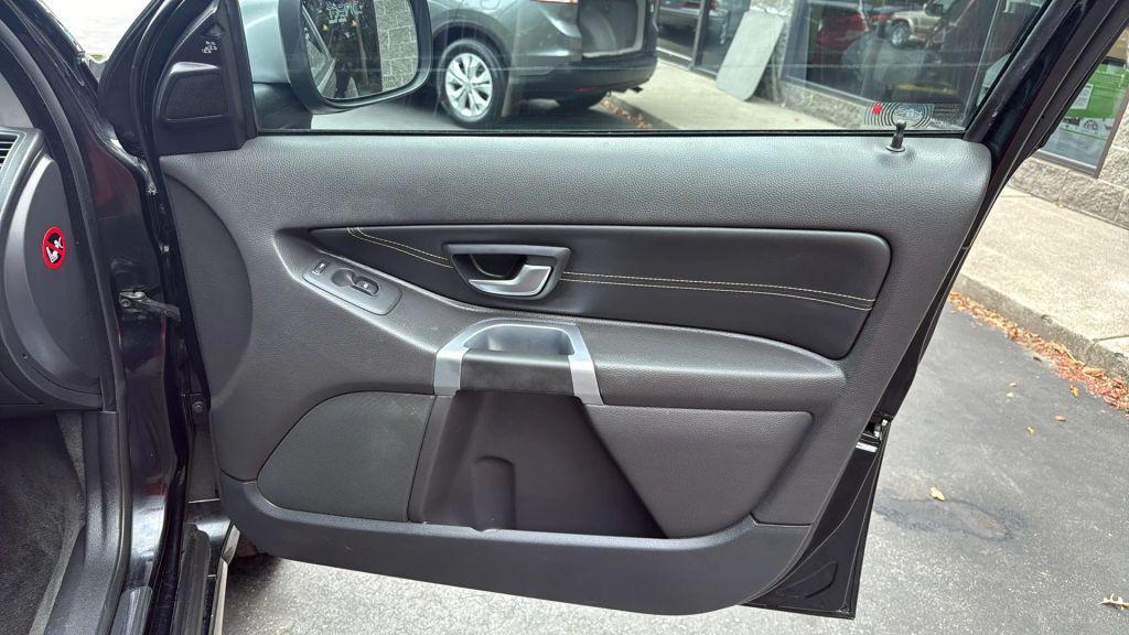 used 2013 Volvo XC90 car, priced at $14,990