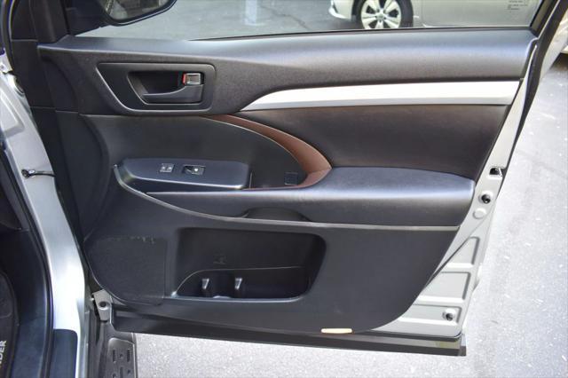 used 2016 Toyota Highlander car, priced at $15,498