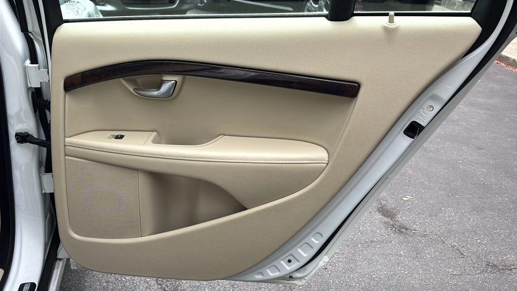 used 2015 Volvo S80 car, priced at $13,500
