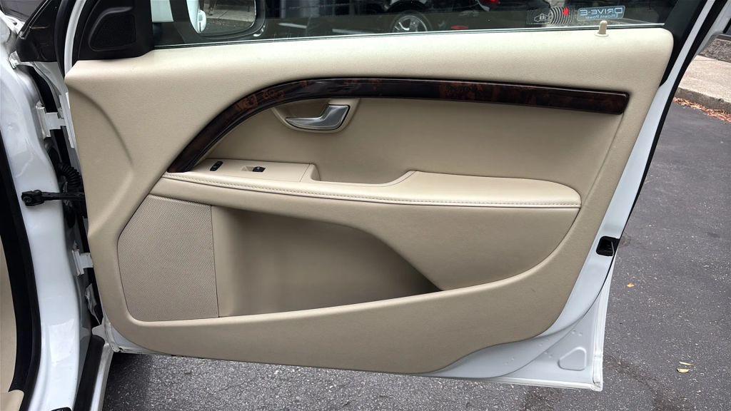 used 2015 Volvo S80 car, priced at $13,500