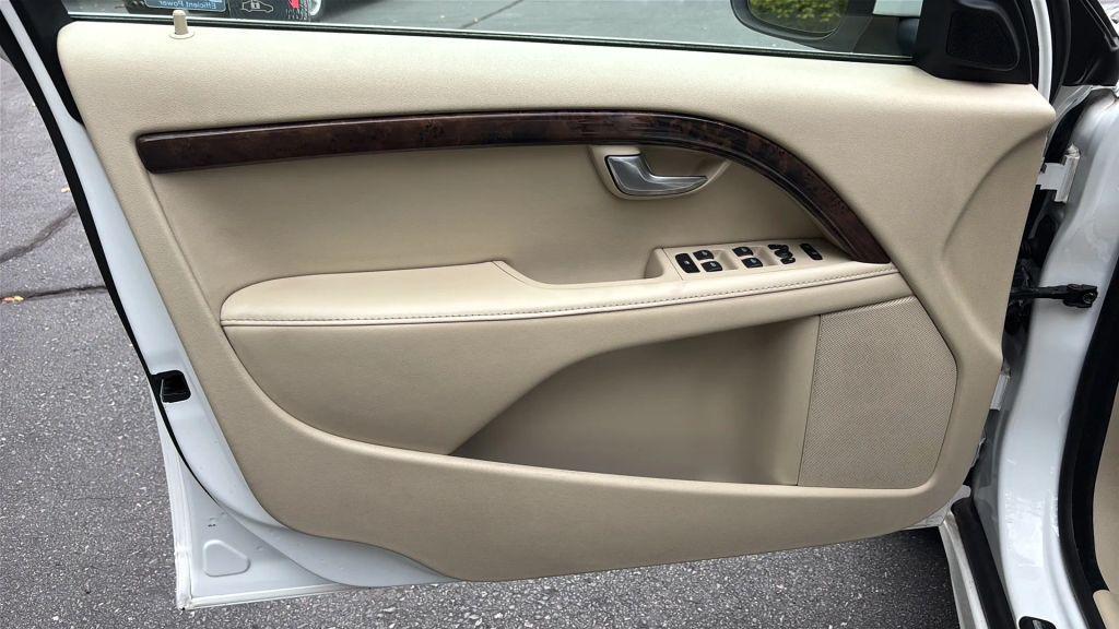 used 2015 Volvo S80 car, priced at $13,500
