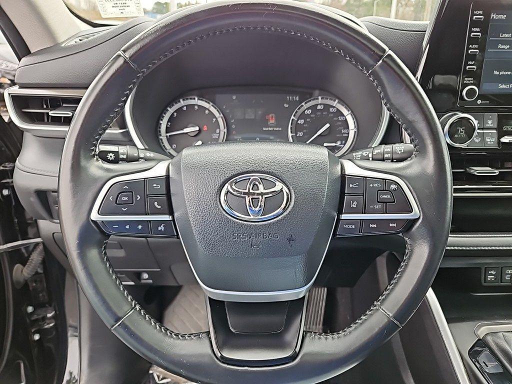 used 2022 Toyota Highlander car, priced at $33,988