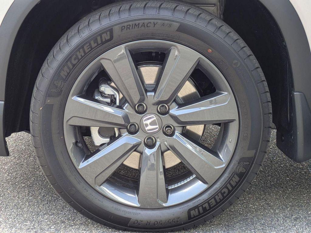 new 2025 Honda Pilot car, priced at $43,795