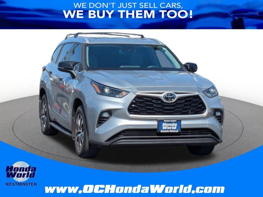 used 2022 Toyota Highlander car, priced at $34,671