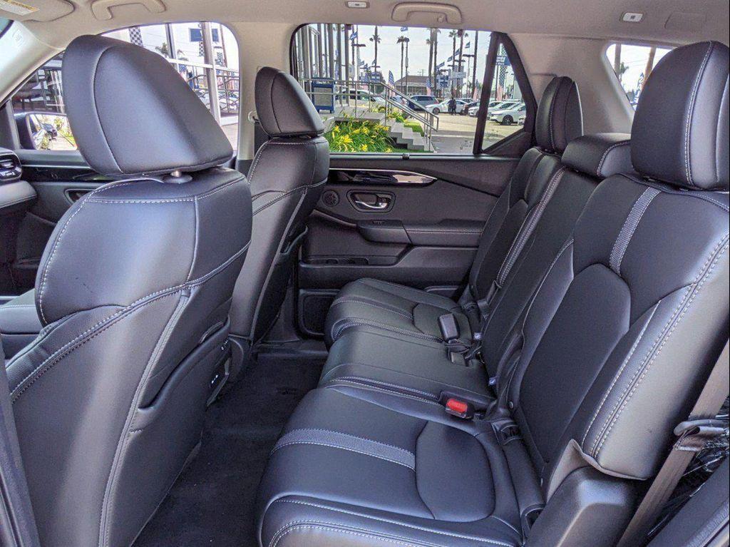 new 2025 Honda Pilot car, priced at $49,405