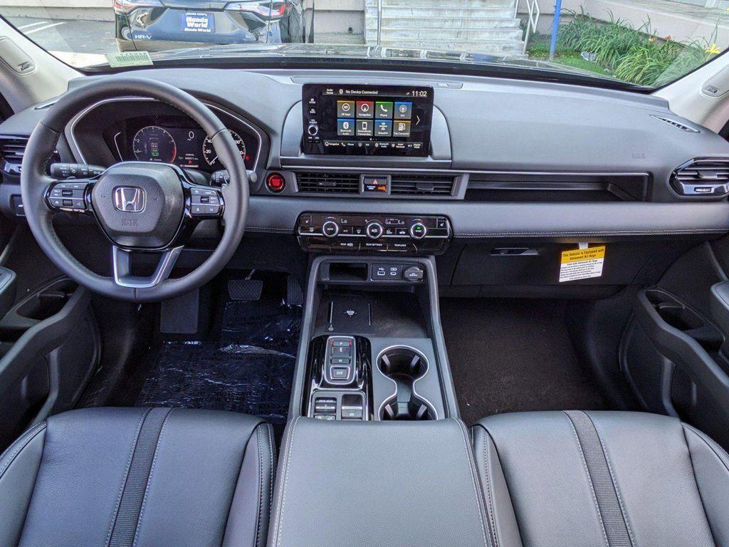 new 2025 Honda Pilot car, priced at $49,405