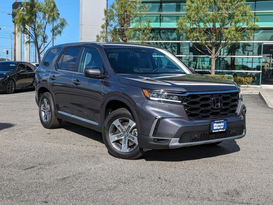 new 2025 Honda Pilot car, priced at $44,595