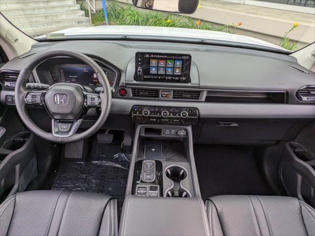 new 2025 Honda Pilot car, priced at $55,715