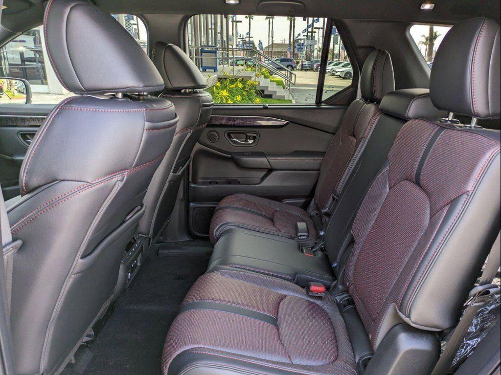 new 2025 Honda Pilot car, priced at $56,530