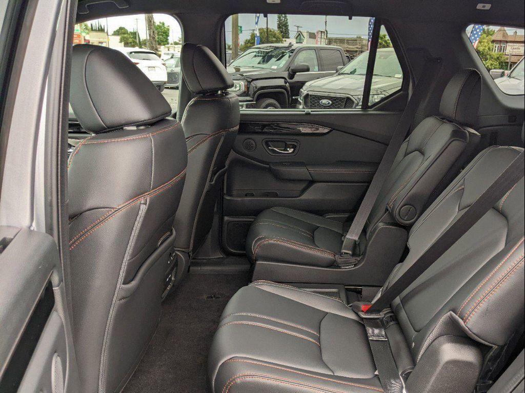 new 2025 Honda Pilot car, priced at $51,350