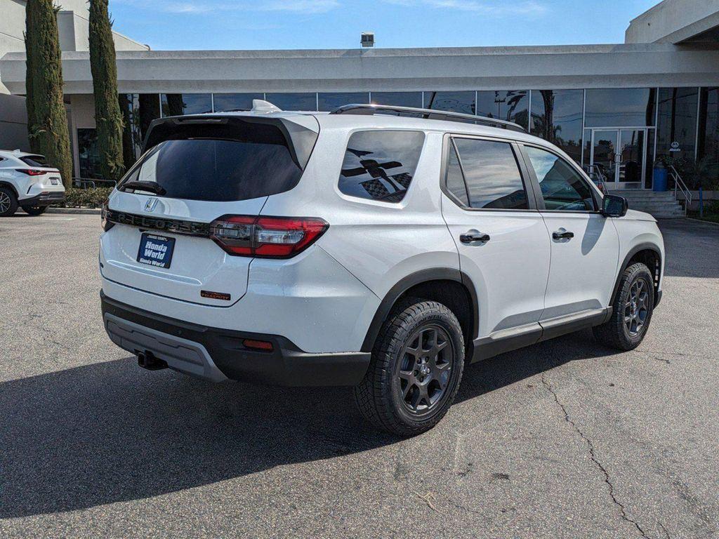 new 2025 Honda Pilot car, priced at $51,350