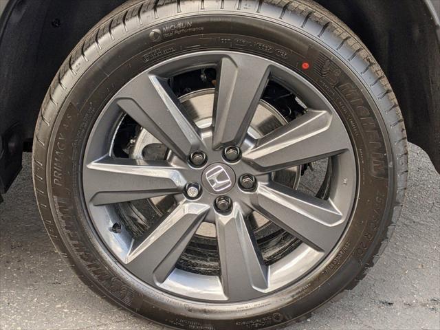 new 2025 Honda Pilot car, priced at $44,205