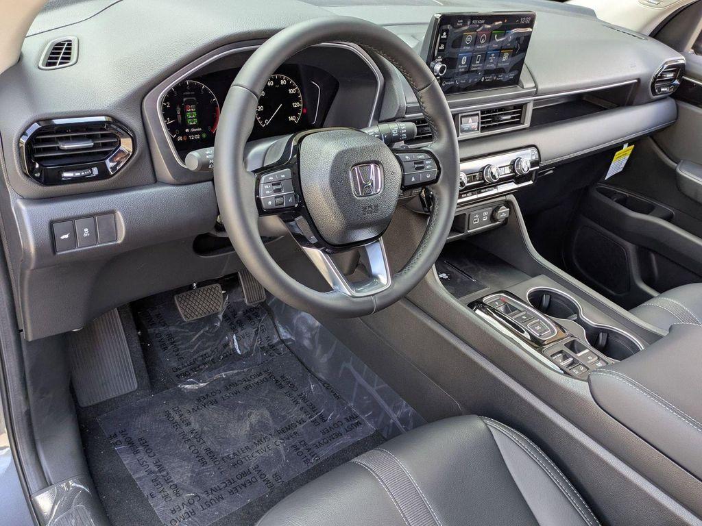 new 2025 Honda Pilot car, priced at $50,895
