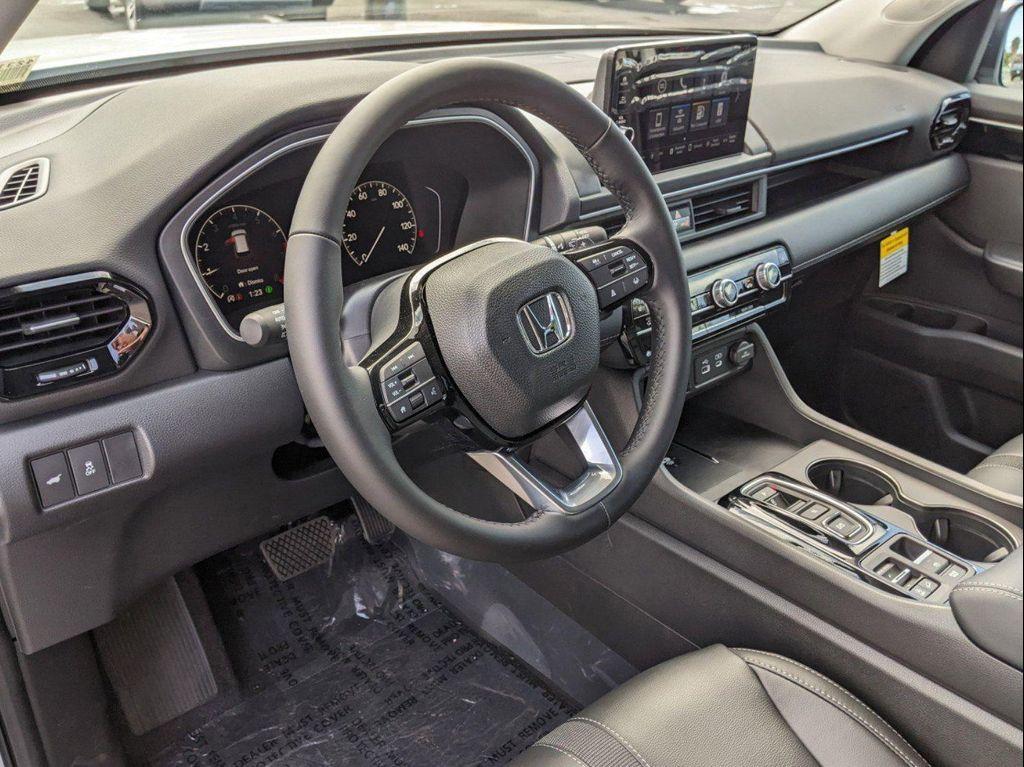 new 2025 Honda Pilot car, priced at $45,450