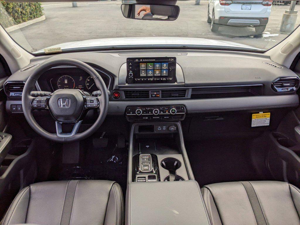 new 2025 Honda Pilot car, priced at $45,450