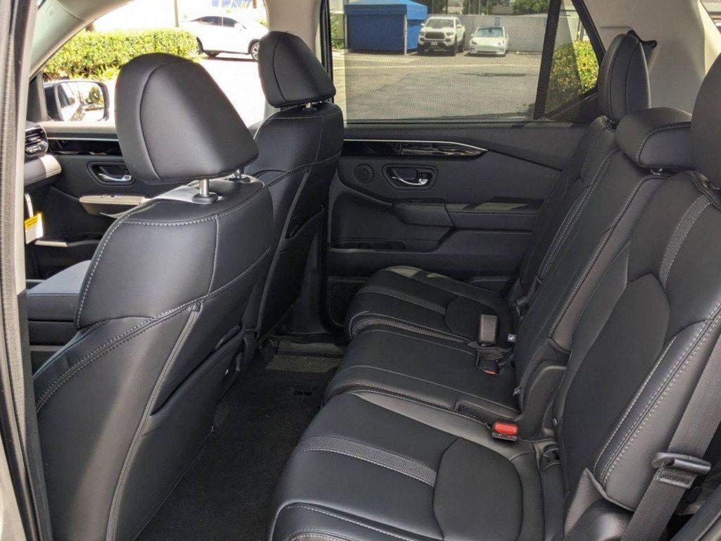 new 2025 Honda Pilot car, priced at $50,180