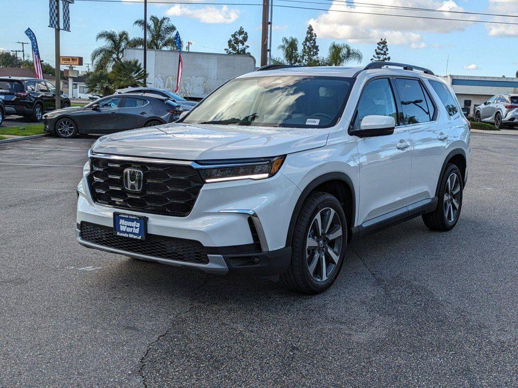 new 2025 Honda Pilot car, priced at $50,180