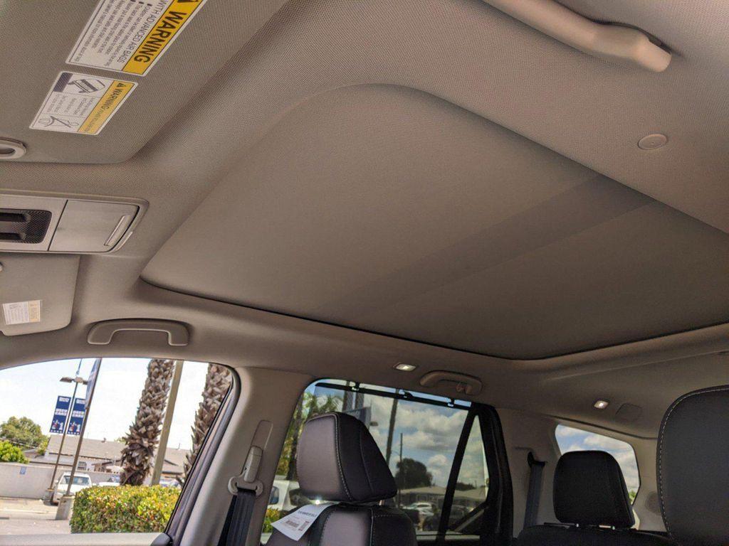 new 2025 Honda Pilot car, priced at $50,180