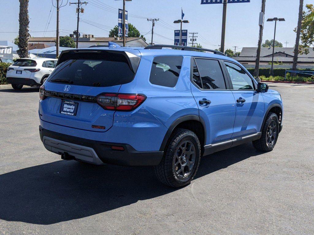 new 2025 Honda Pilot car, priced at $51,350