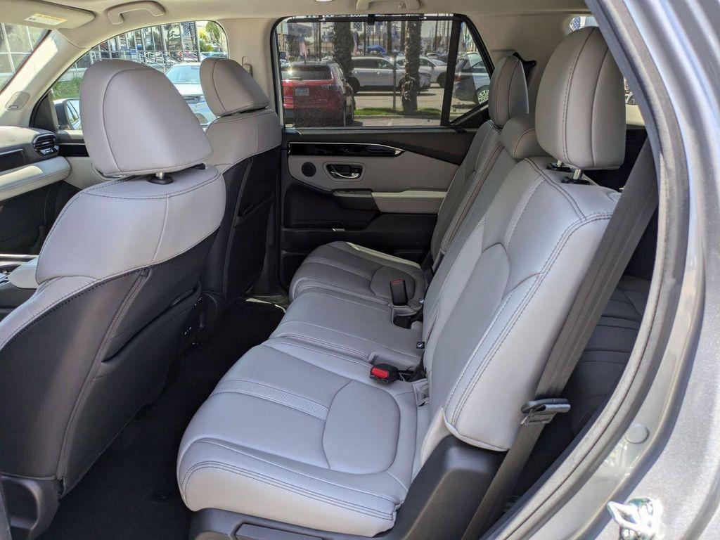 new 2025 Honda Pilot car, priced at $52,950