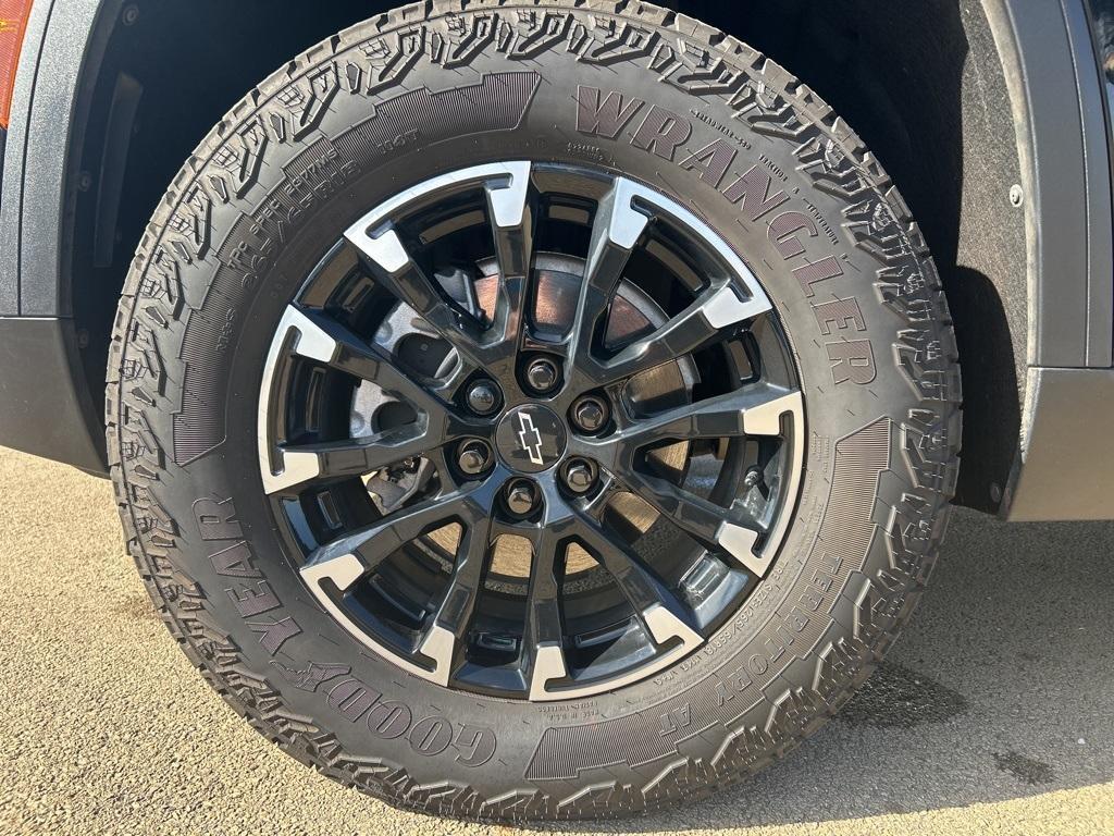 used 2025 Chevrolet Traverse car, priced at $48,298