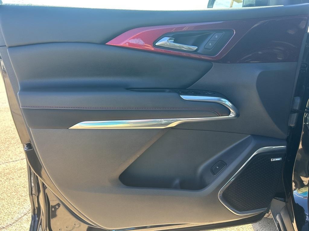 used 2025 Chevrolet Traverse car, priced at $48,298