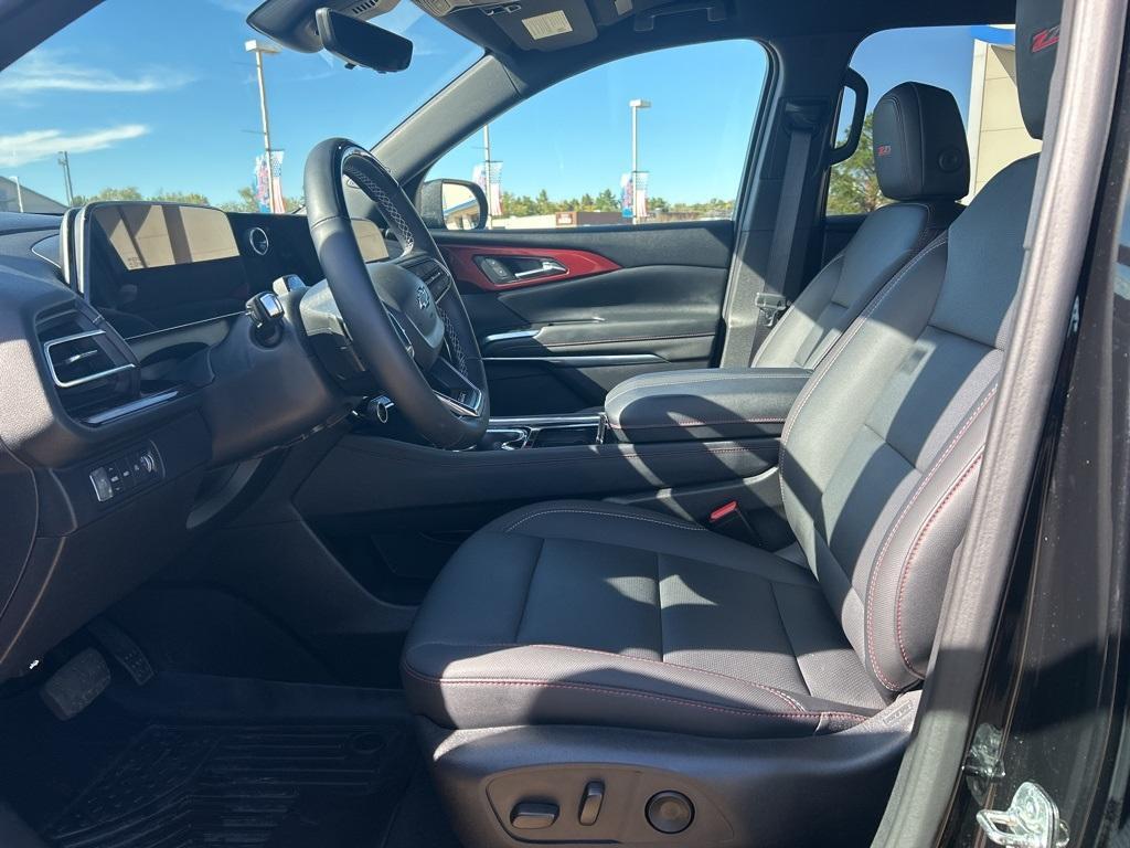 used 2025 Chevrolet Traverse car, priced at $48,298