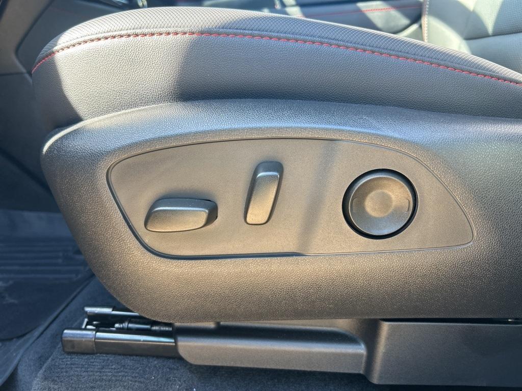 used 2025 Chevrolet Traverse car, priced at $48,298