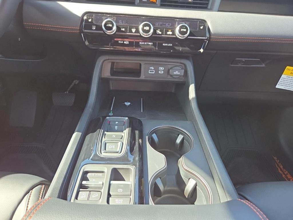 new 2025 Honda Pilot car, priced at $48,032