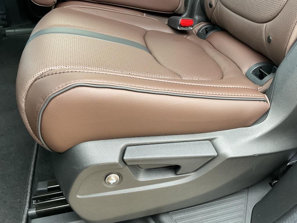 new 2025 Honda Pilot car, priced at $50,378