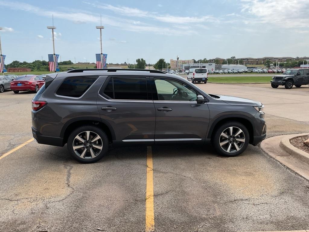 new 2025 Honda Pilot car, priced at $50,378