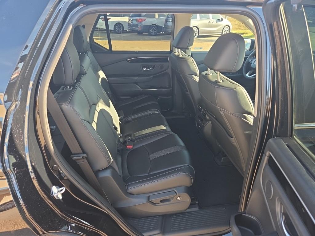 new 2025 Honda Pilot car, priced at $44,468