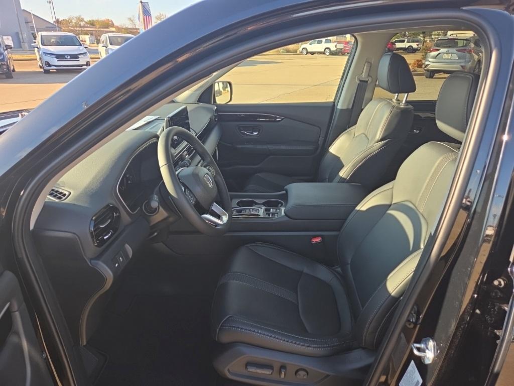 new 2025 Honda Pilot car, priced at $44,468