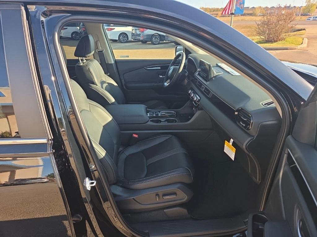 new 2025 Honda Pilot car, priced at $44,468