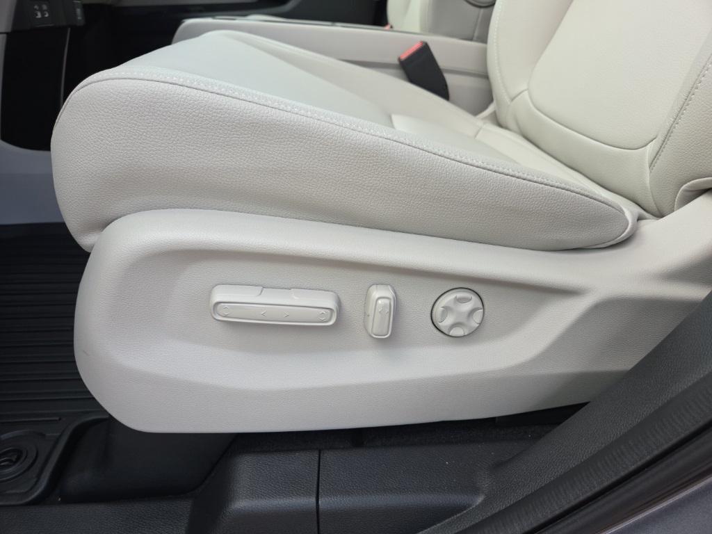 new 2026 Honda Odyssey car, priced at $42,037