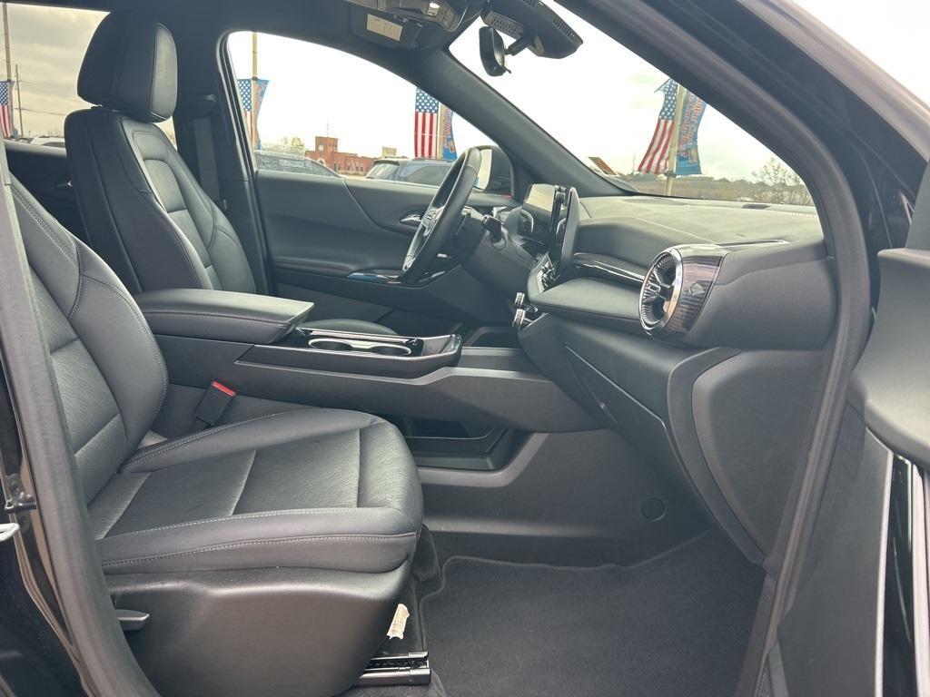 used 2025 Chevrolet Equinox car, priced at $26,147