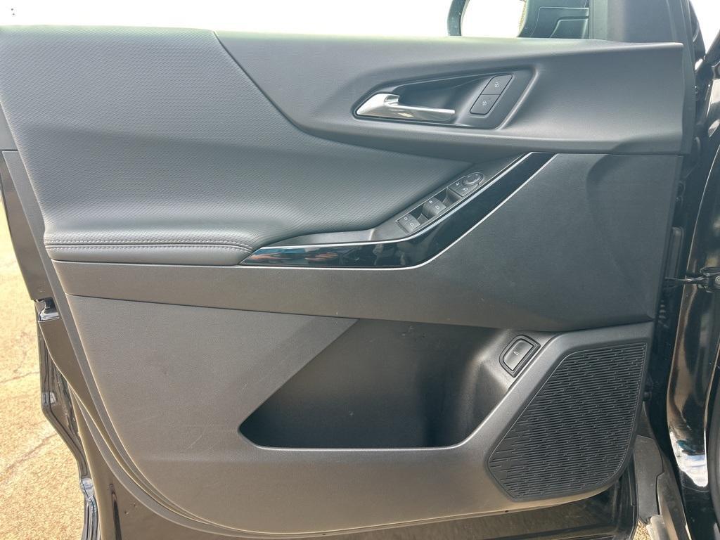 used 2025 Chevrolet Equinox car, priced at $26,147