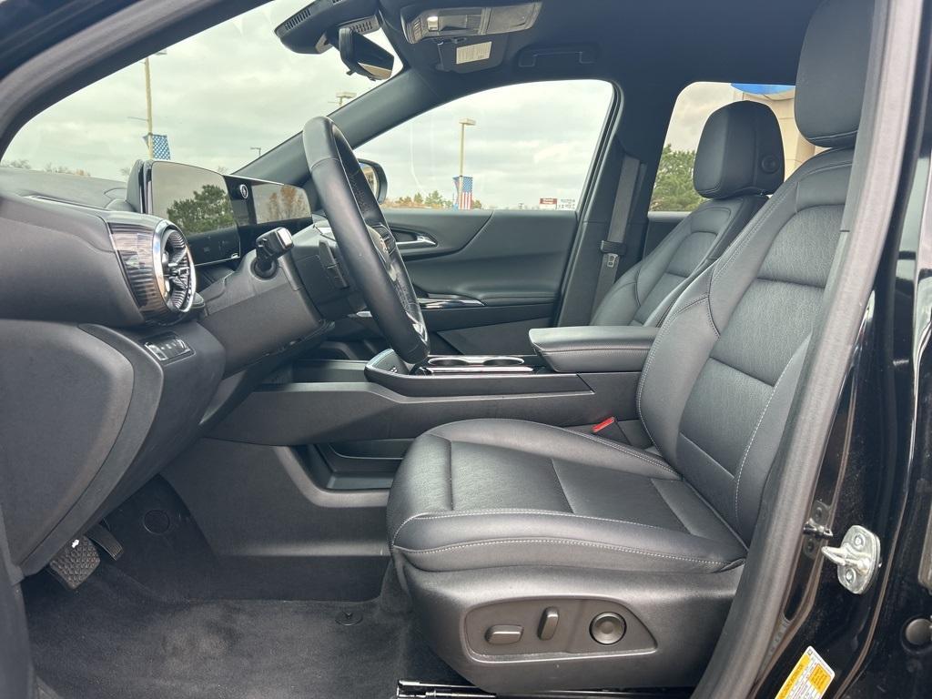 used 2025 Chevrolet Equinox car, priced at $26,147