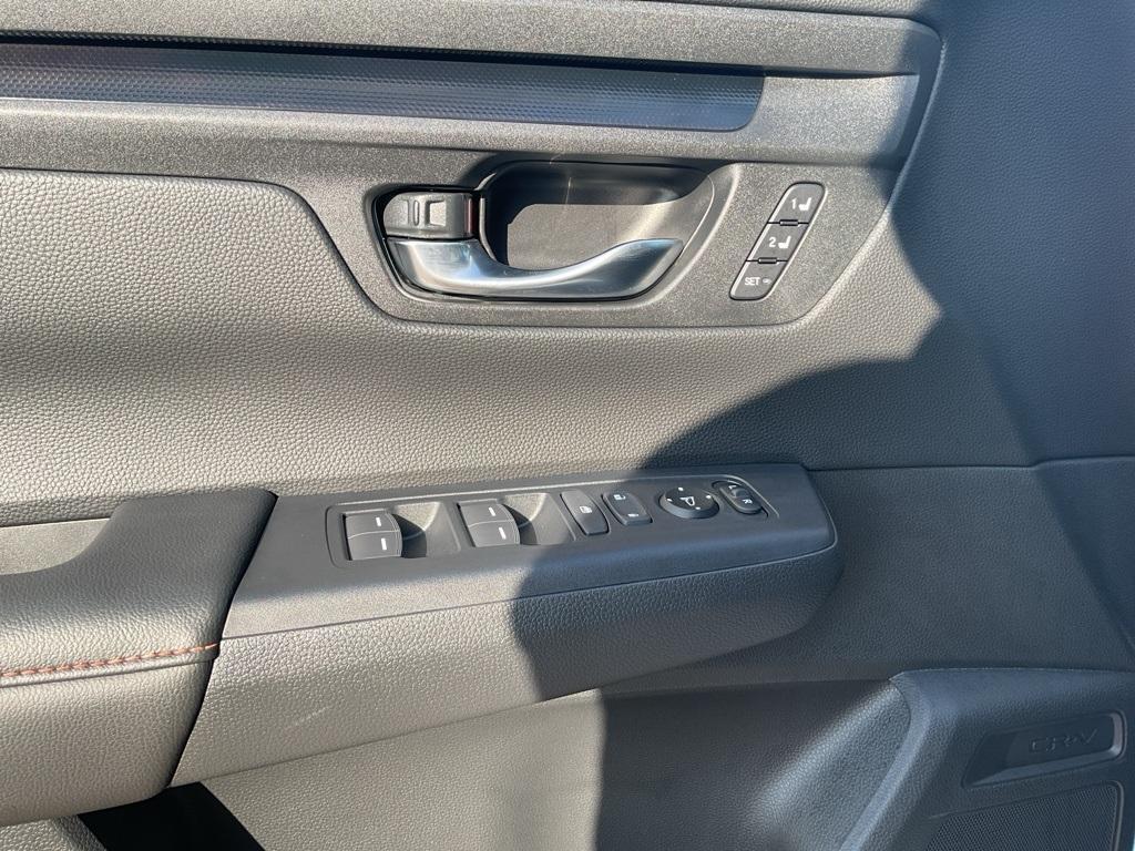 new 2025 Honda CR-V Hybrid car, priced at $37,919