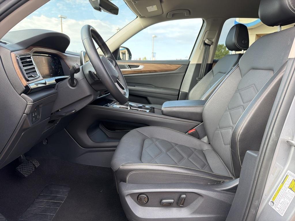 used 2025 Volkswagen Atlas car, priced at $34,896