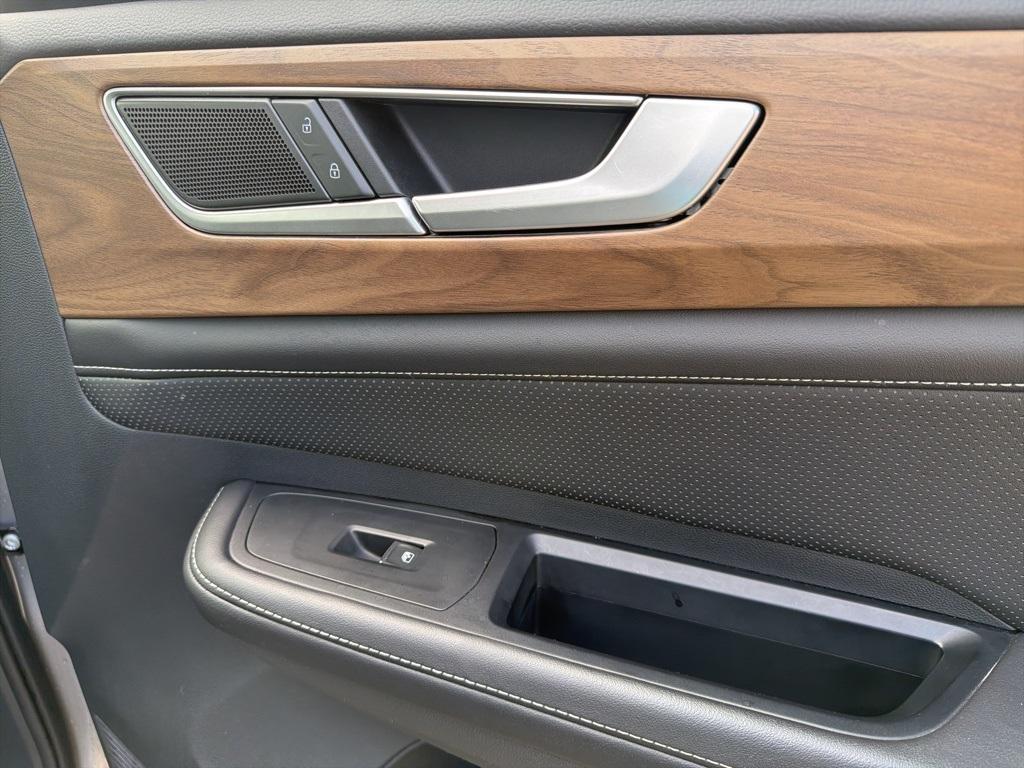 used 2025 Volkswagen Atlas car, priced at $34,896