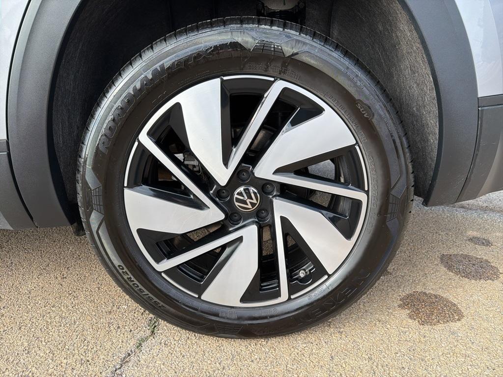 used 2025 Volkswagen Atlas car, priced at $34,896