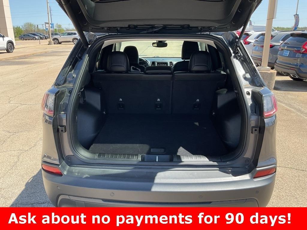 used 2023 Jeep Cherokee car, priced at $20,989