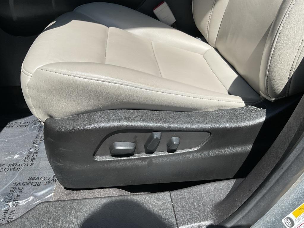 used 2023 Cadillac XT4 car, priced at $24,889